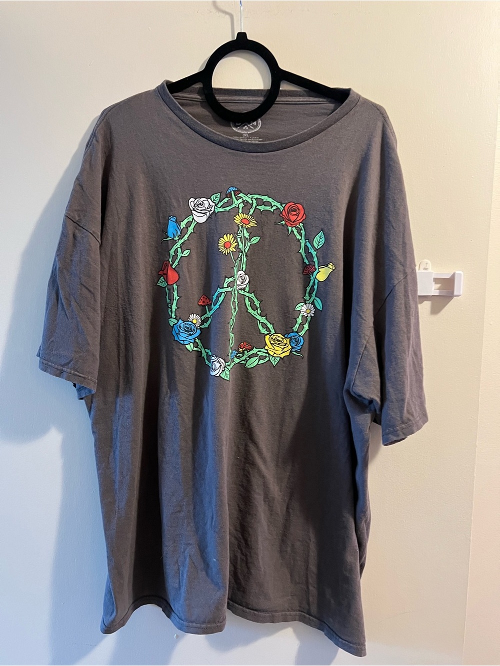 Gray Short Sleeve Tee with Floral Peace Sign